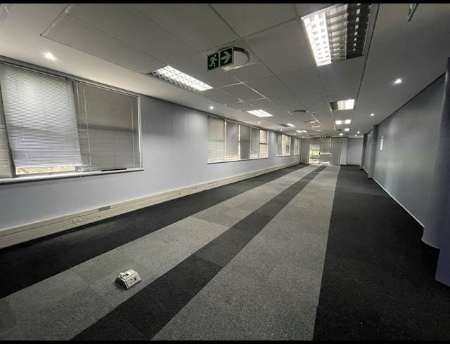 3,440M² OFFICE FOR SALE IN PARKTOWN